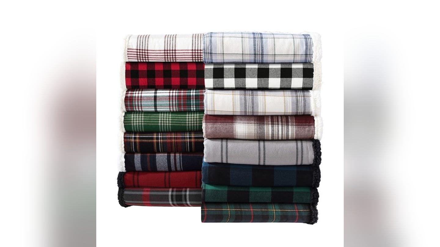 Snuggle Up This Fall: A Guide to the Best Cozy Blankets