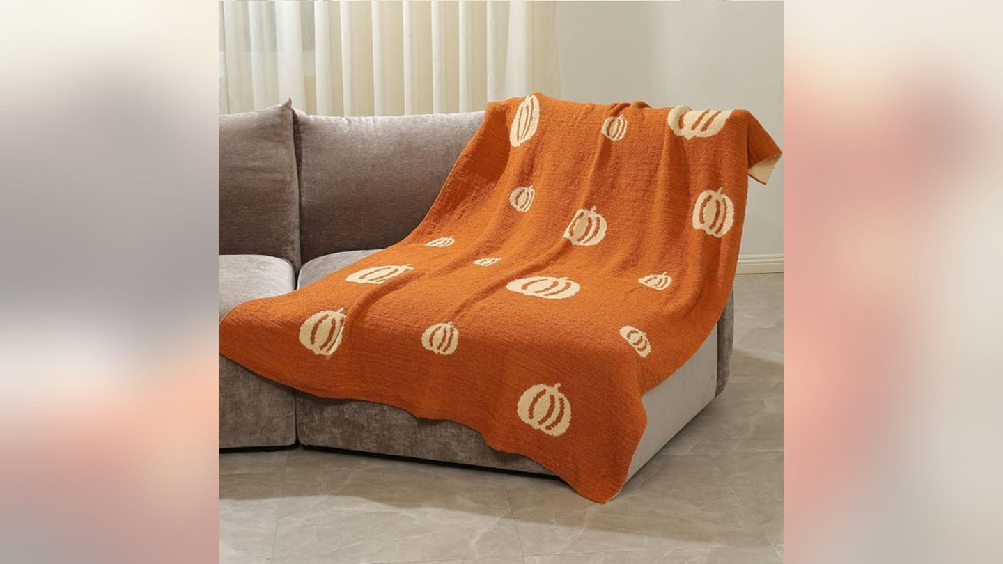 Cozy Up This Fall: A Guide to the Best Fall-Themed Blankets