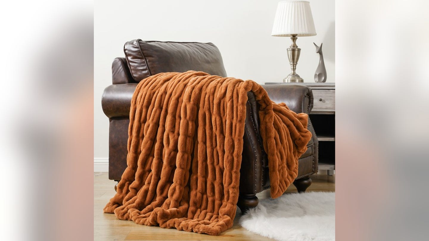 Cozy Up This Fall: A Guide to the Best Fall-Themed Blankets