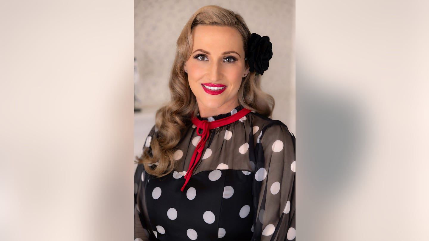 From Mortar Attack Survivor to 1940s Pinup: The Inspiring Story of Iraq War Veteran Jennifer Horn