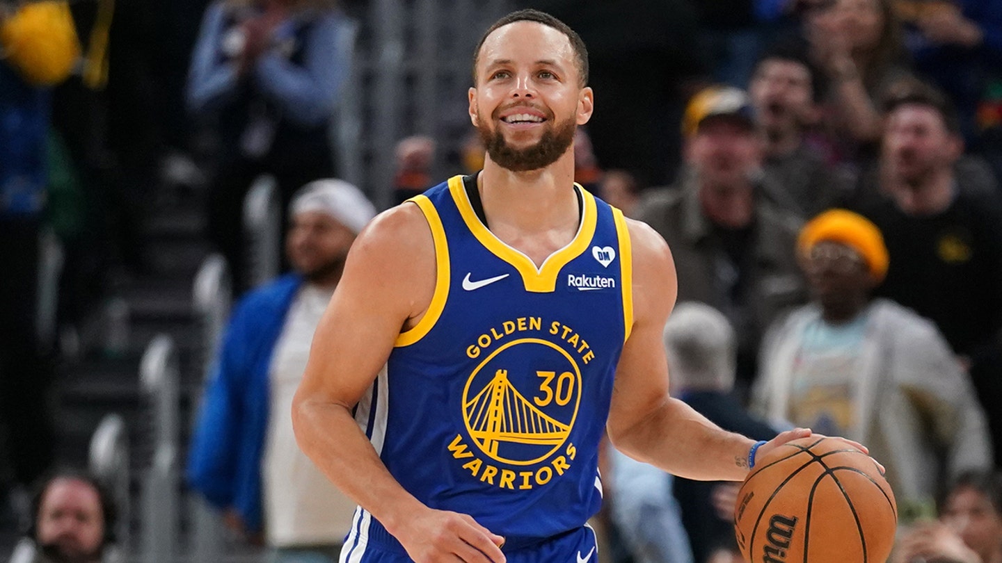 Stephen Curry Inks Lucrative Extension with Golden State Warriors