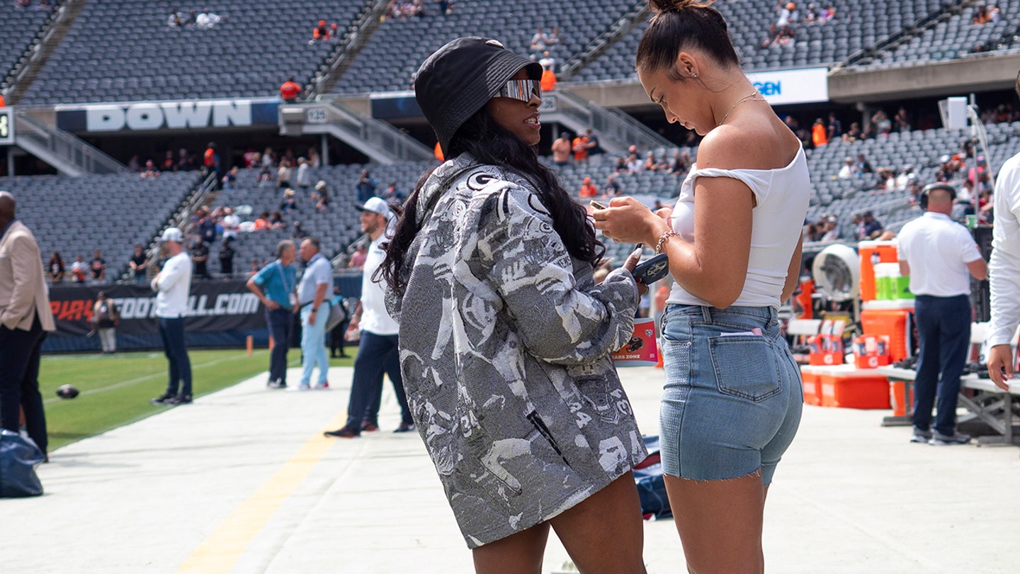 Simone Biles Apologizes to Bears Fans for Wearing Packers Jacket, Buys Chicago Gear