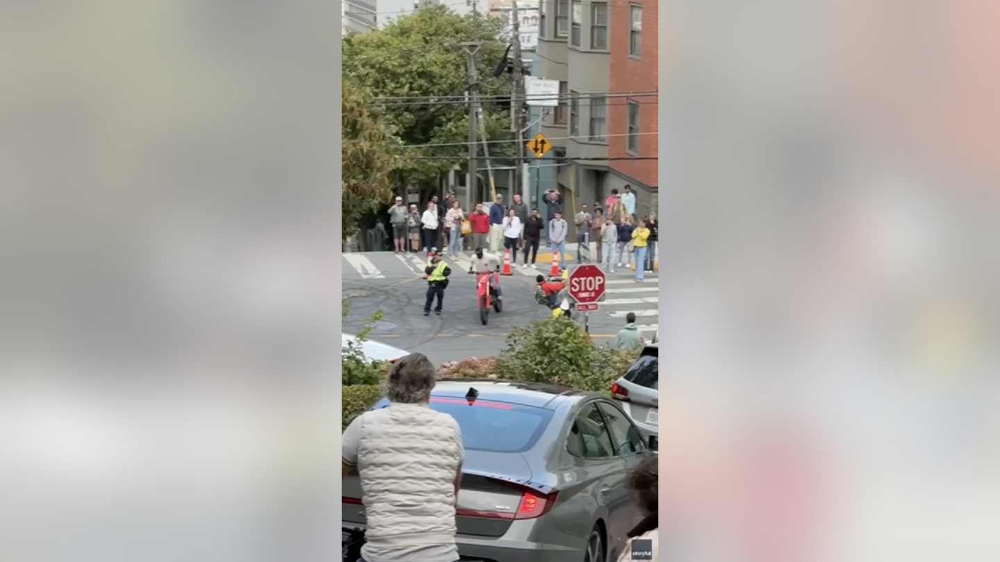 Reckless Motorcyclists Taunt Traffic Officer in San Francisco Tourist Spot