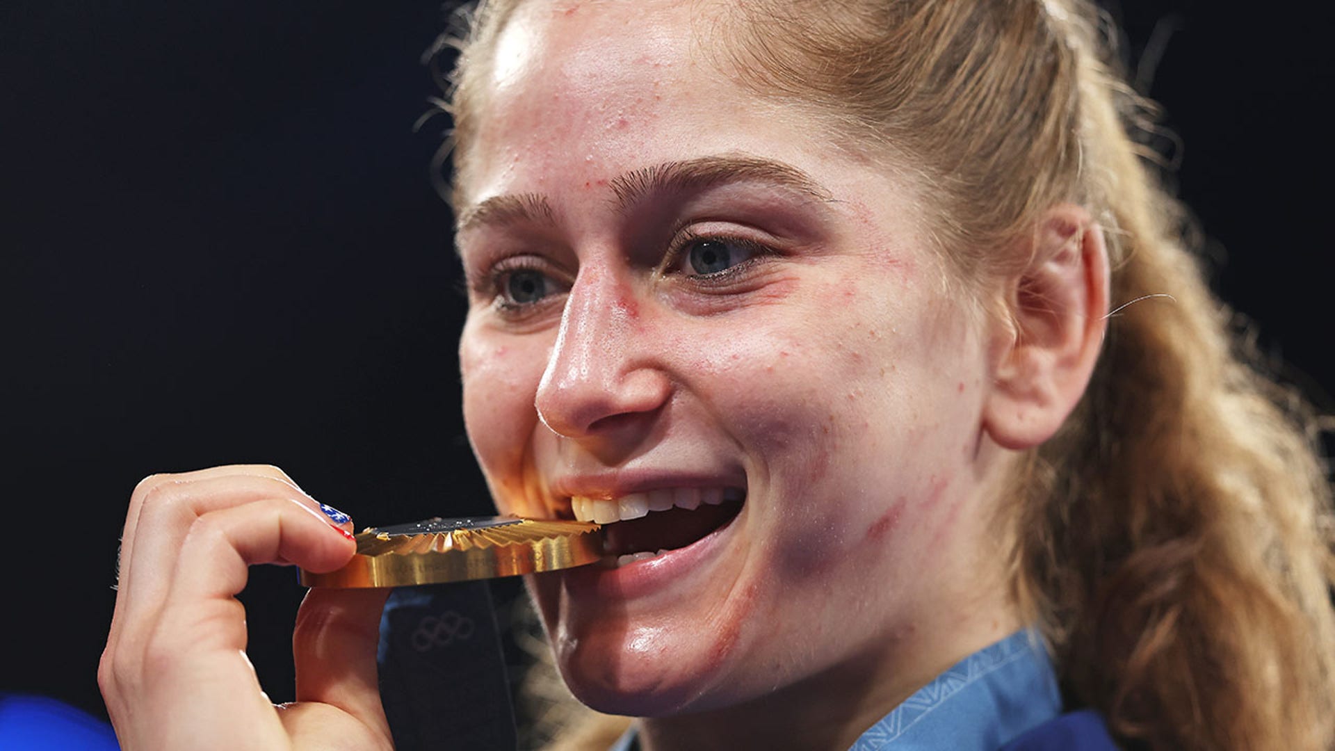 Amit Elor tastes gold