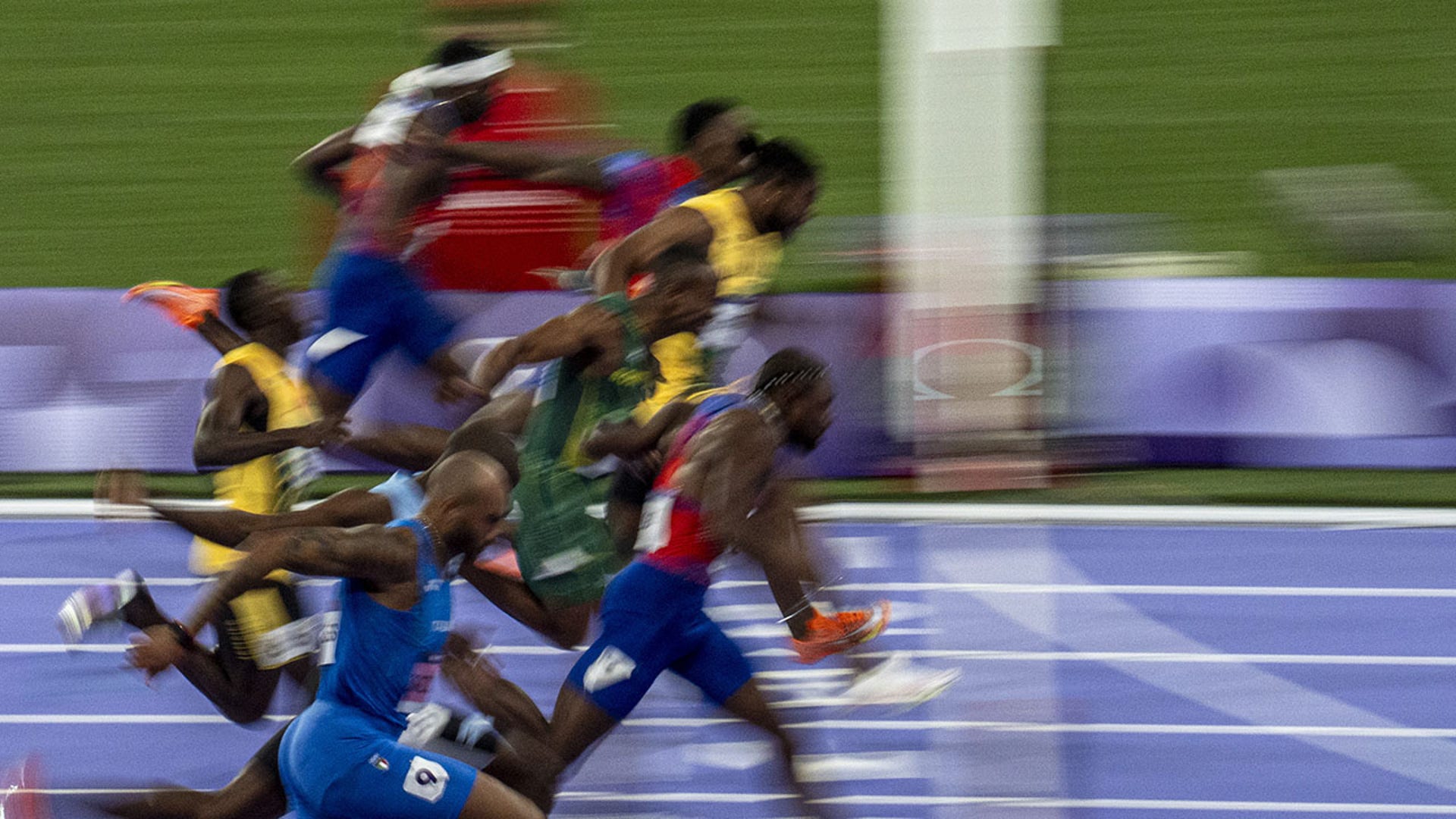 Noah Lyles speeds down