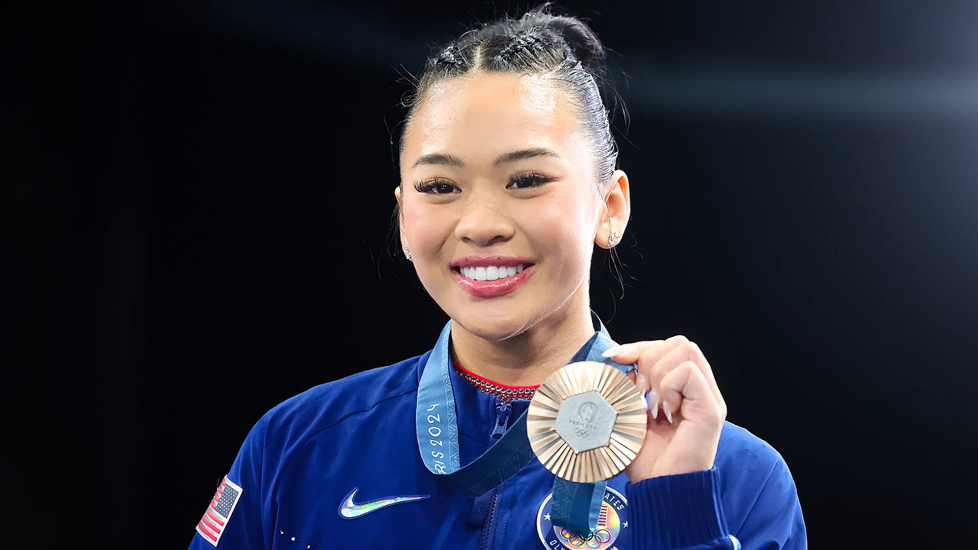 Suni Lee with the bronze