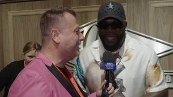 'Real men wear pink!': Jimmy Failla puts his fashion sense to the test on Fanatics Fest red carpet