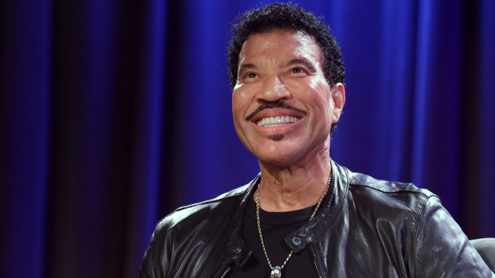 ‘American Idol’ judge Lionel Richie gives advice to Carrie Underwood 