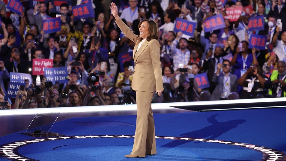 Kamala Harris walks on stage during the Democratic National Convention