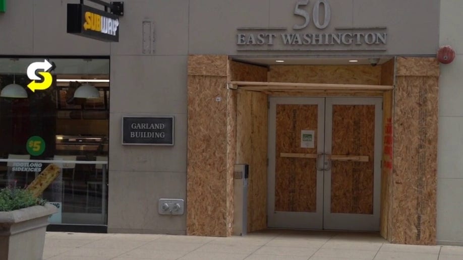 Chicago business boarded up