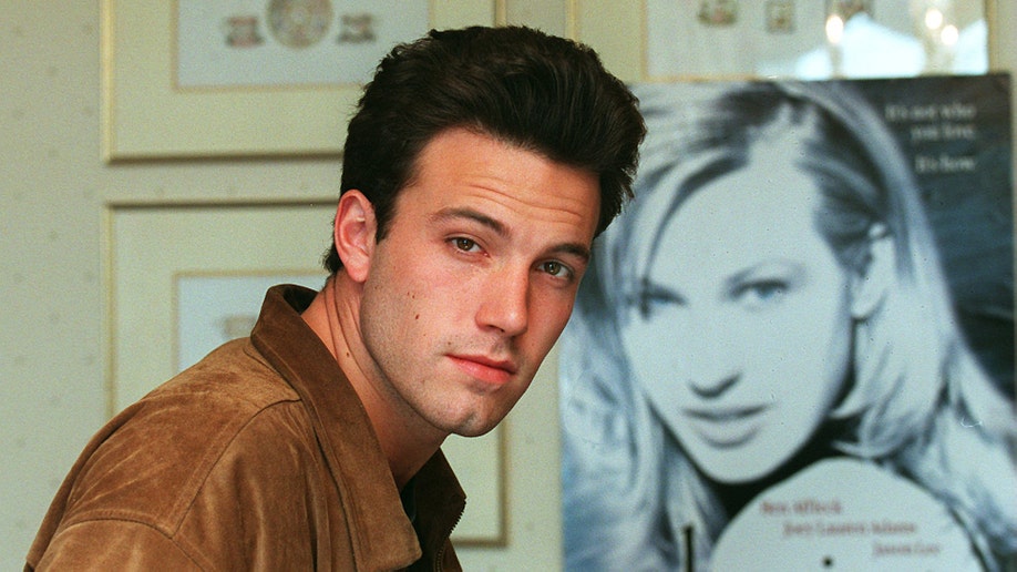 Ben Affleck delante del cartel de "Persiguiendo a Amy