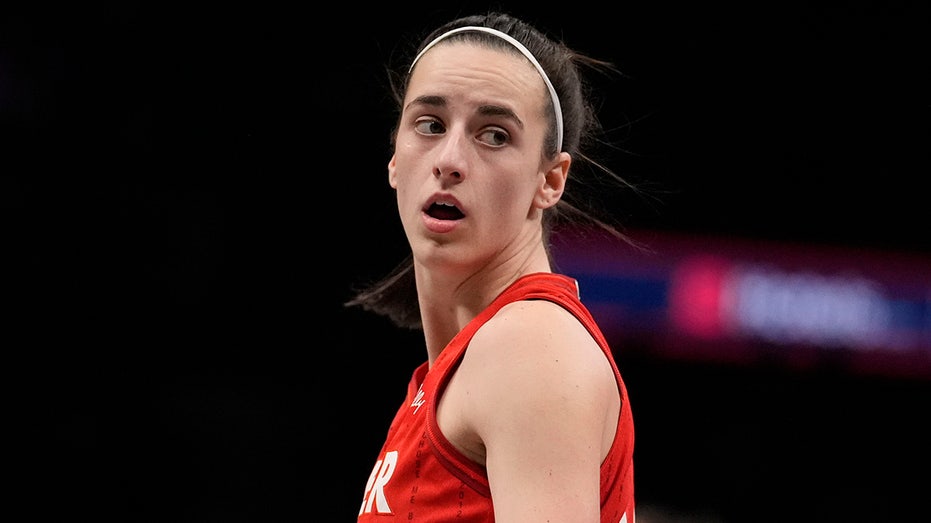 Fever's Caitlin Clark battles through tweaked ankle to tie WNBA rookie record in win over Dream