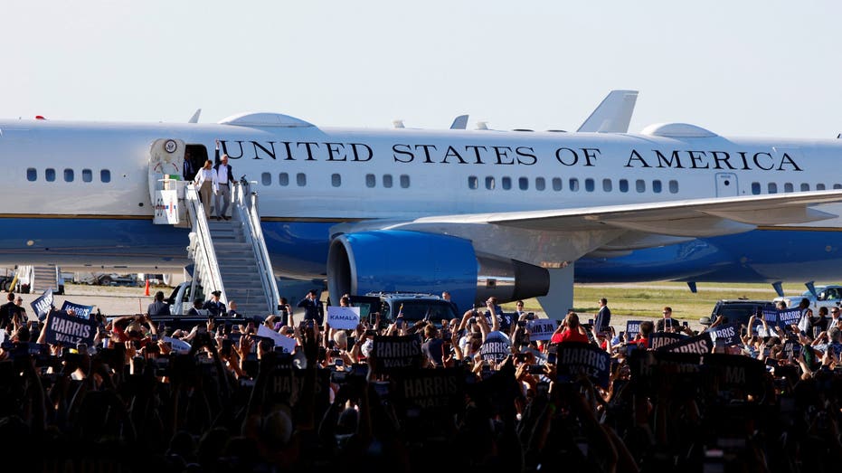 Trump claims ‘nobody’ cheered Harris outside Air Force Two despite video, images of crowds