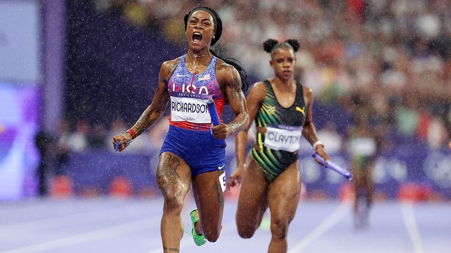 Sha’Carri Richardson anchors Team USA, winning gold in women’s 4×100-meter final