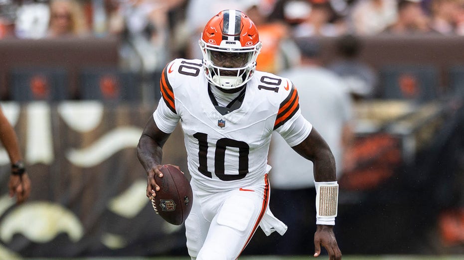 Browns release Pro Bowl quarterback Tyler Huntley after initially making roster