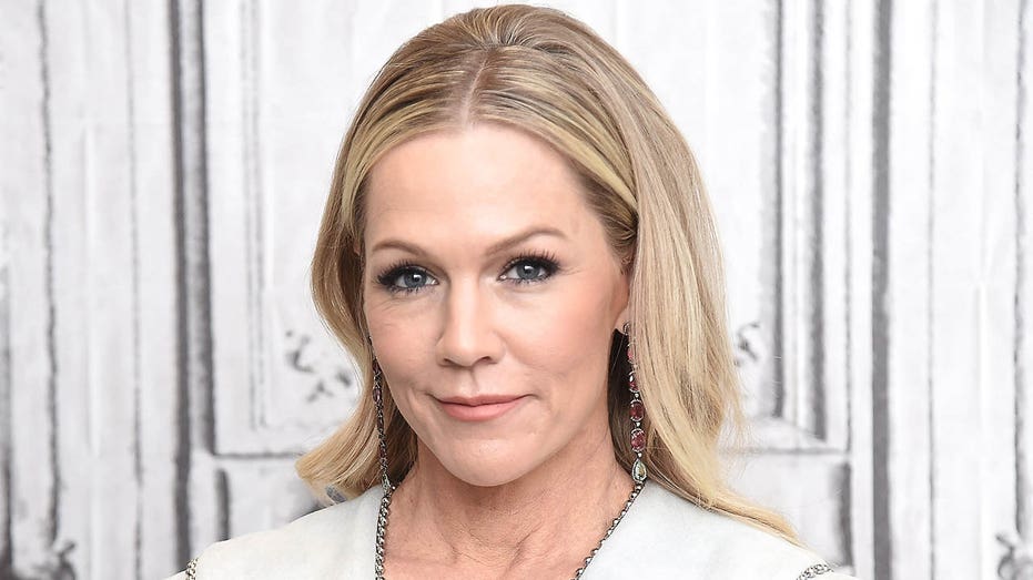 ‘Beverly Hills, 90210’ star Jennie Garth, 52, reveals two secret hip replacements: ‘Felt so bad about myself’