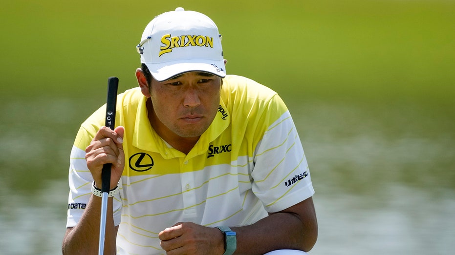 Hideki Matsuyama wins tournament without caddie, coach after trio was robbed in airport