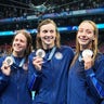 Women's swimming wins bronze