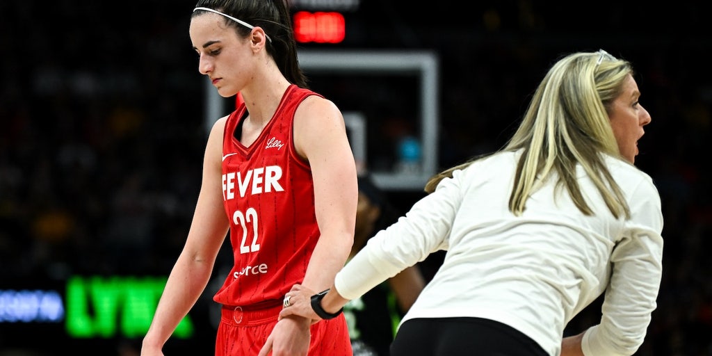 Caitlin Clark slams refs for foul pushing her to brink of suspension; coach  says she 'needs to move on' | Fox News