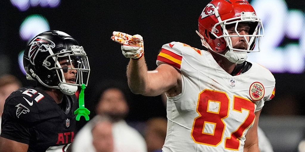 Taylor Swift fans worry for Travis Kelce as he looks downcast during game