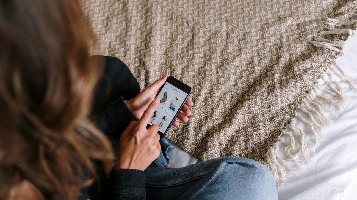 Verkopen op internet? Pas op voor sluwe tactieken die oplichters gebruiken om u te misleiden