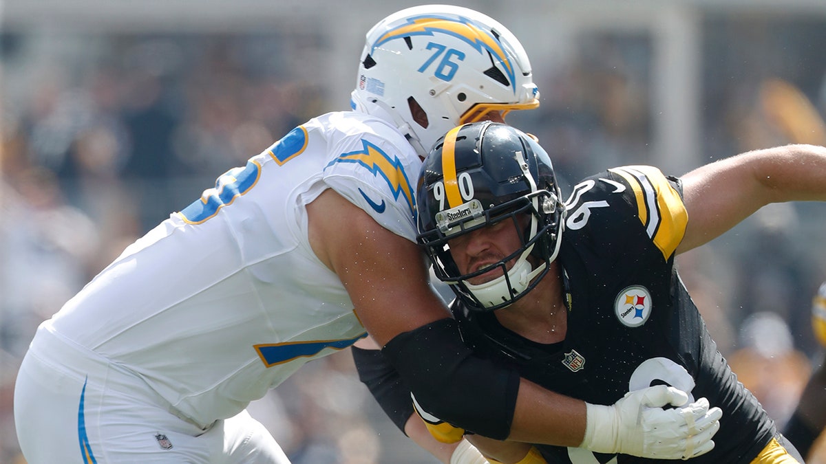 T.J. Watt bloqueado