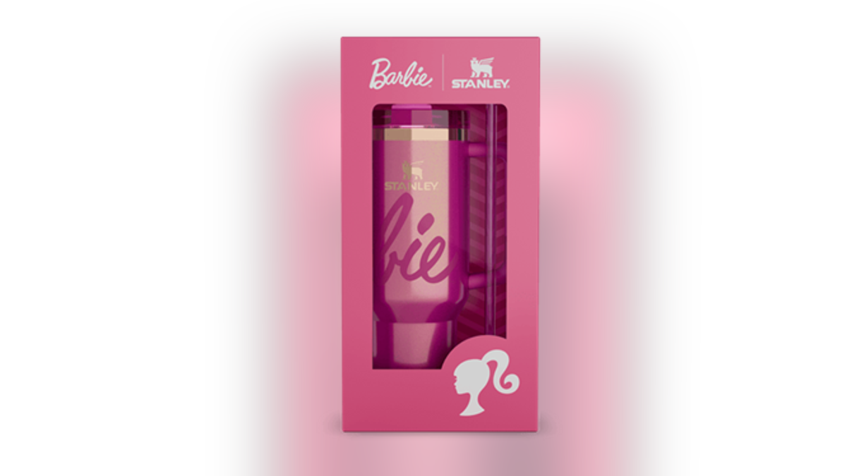 Consigue el logotipo clásico de Barbie en tu nueva Stanley. 