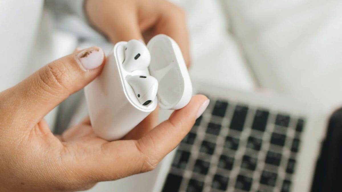 Apple convierte los AirPods Pro 2 en audífonos de bajo coste