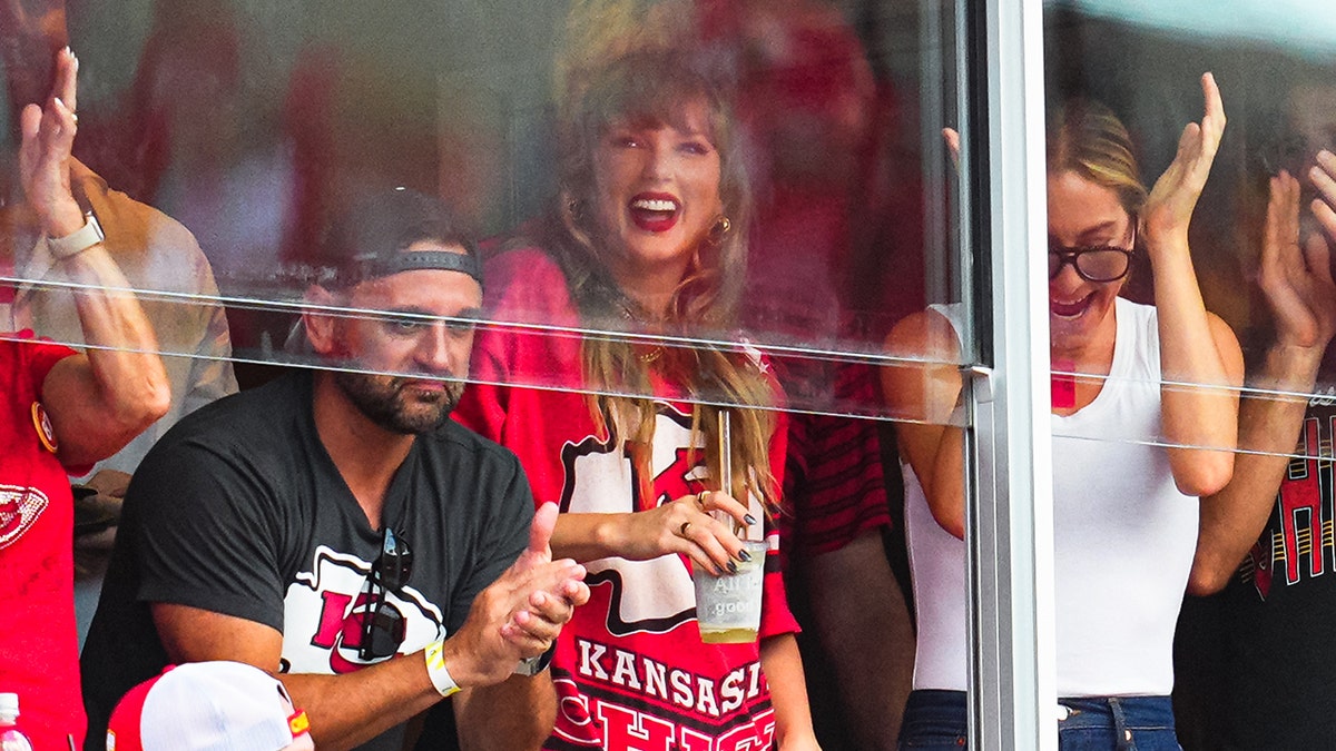 Taylor Swift is watching the Bengals Chiefs