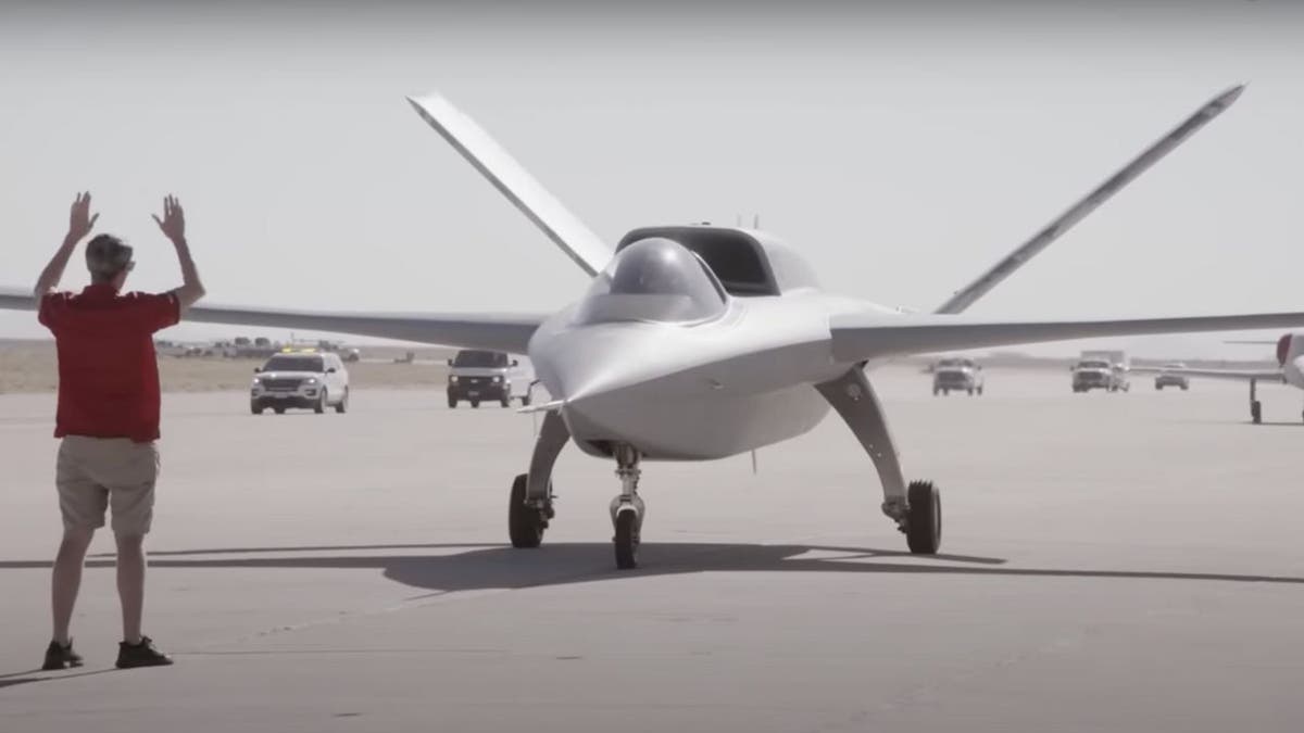 El nuevo avión de guerra militar multimisión emprende el vuelo