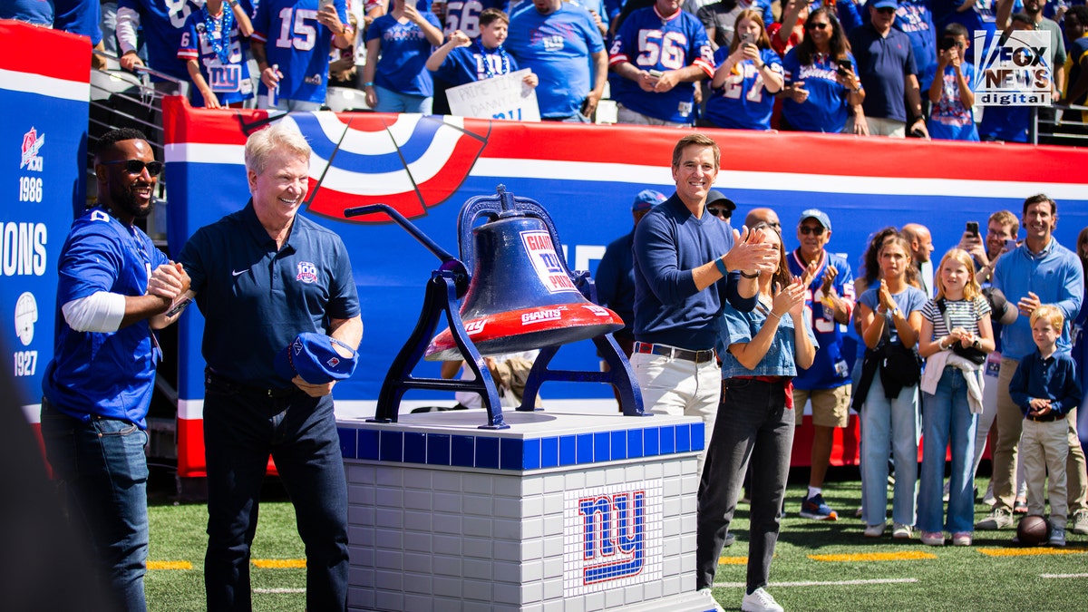 Phil Simms and Eli Manning