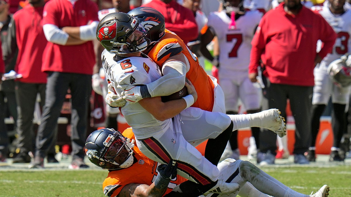 Baker Mayfield es placado