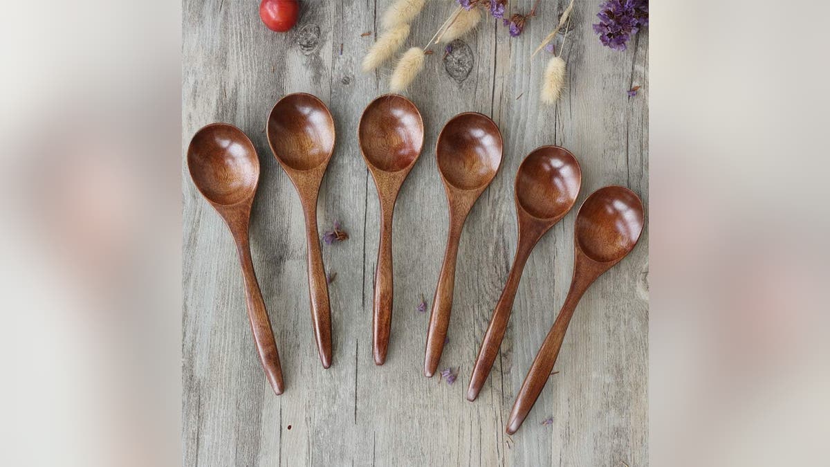 A good set of soup spoons helps you enjoy all your favorite soups. 