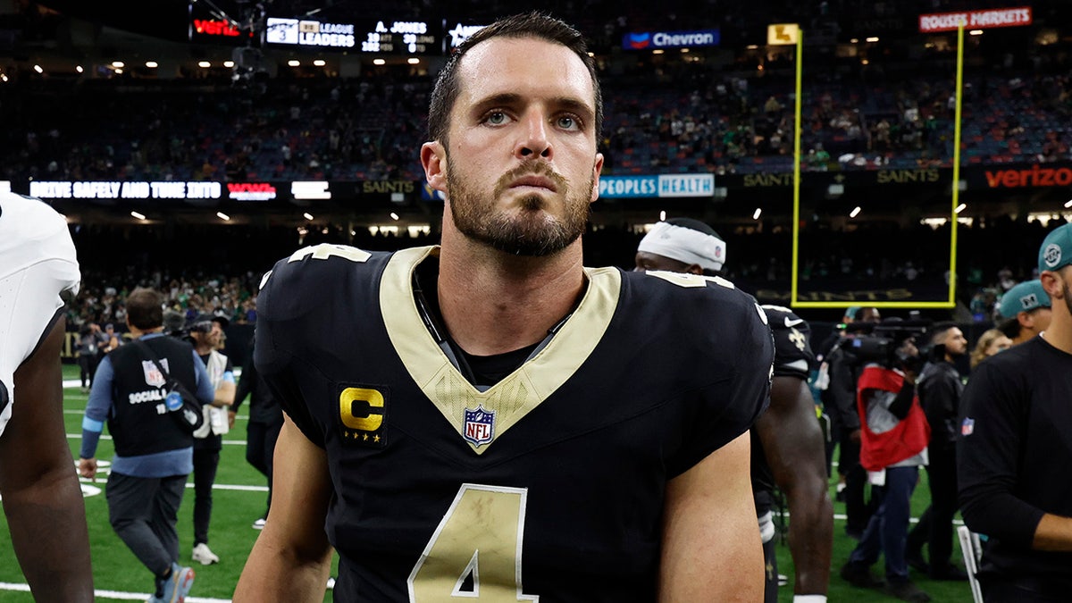 Derek Carr looks on