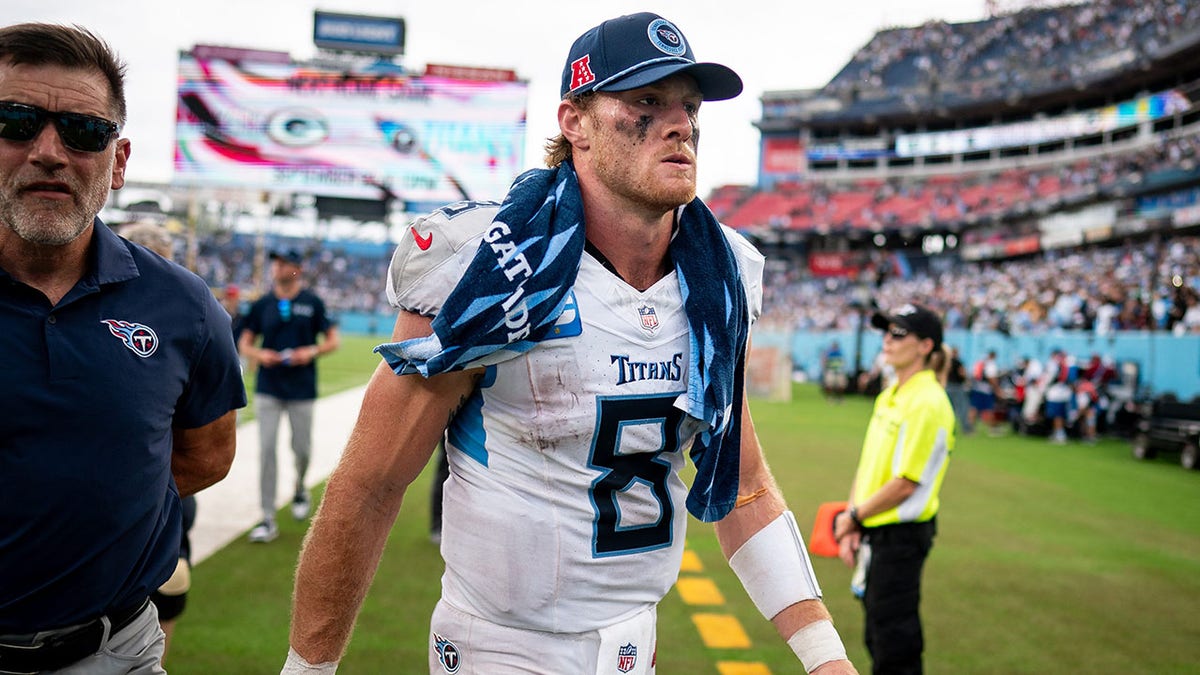 Will Levis walks off field