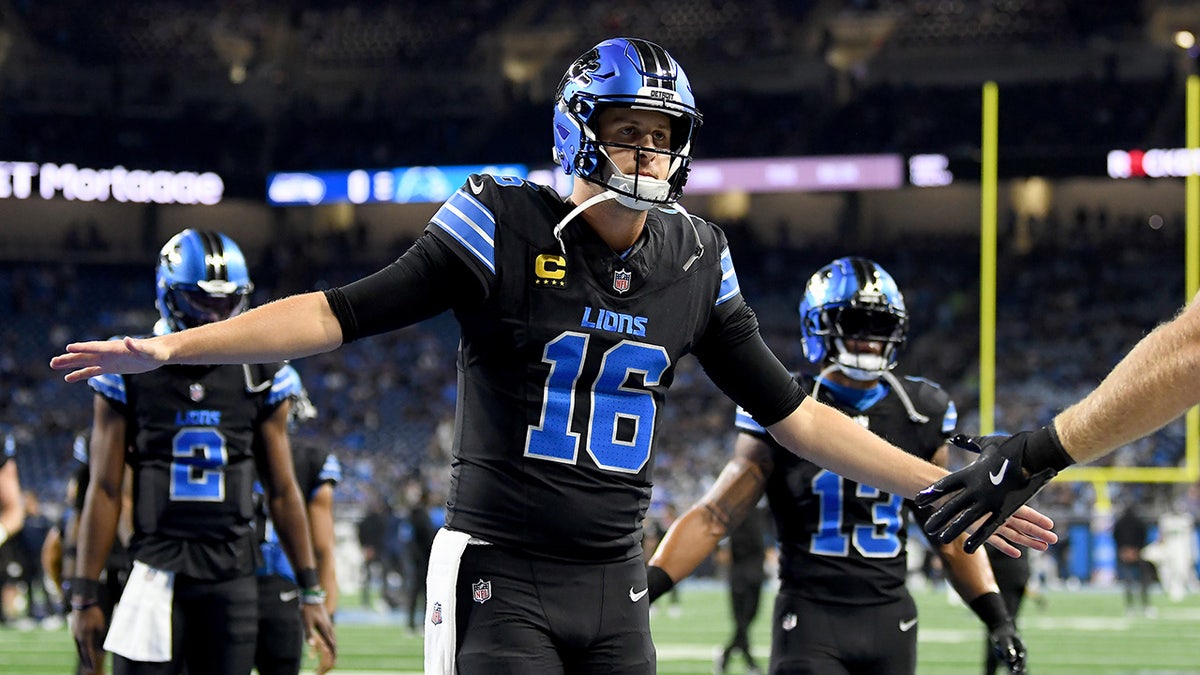 Jared Goff celebra un touchdown