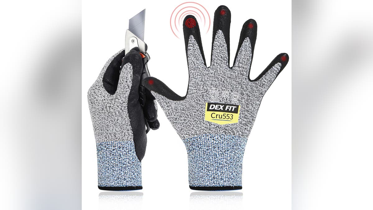 Gloves protect your hands from fishing knives and the cold. 