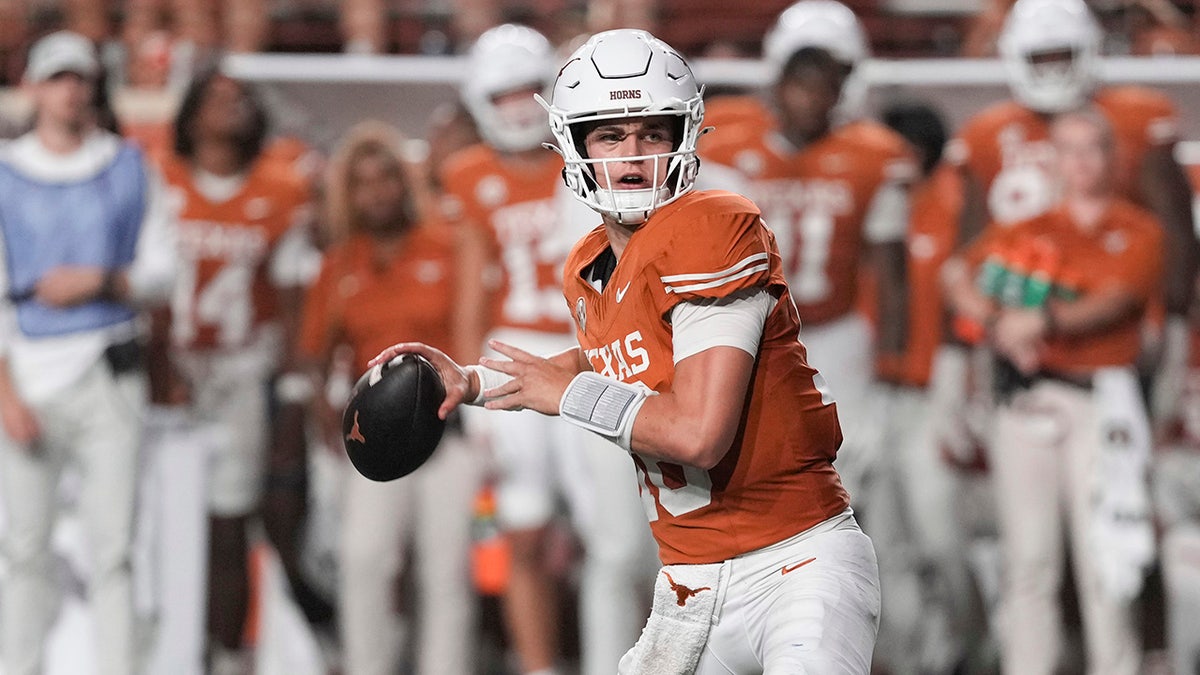 Texas Head Coach Sings Praises Of Arch Manning After He Takes Over For ...