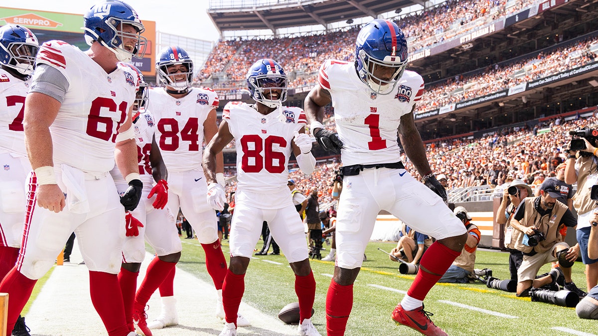 Malik Nabers celebra el touchdown