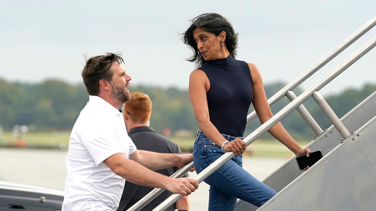 Usha and JD Vance boarded the plane