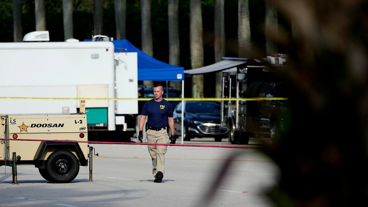 FBI in front of Trump's golf course