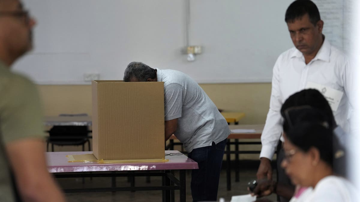 A man casts his vote at a polling station in Colombo, Sri Lanka, Saturday, Sept. 21, 2024.?