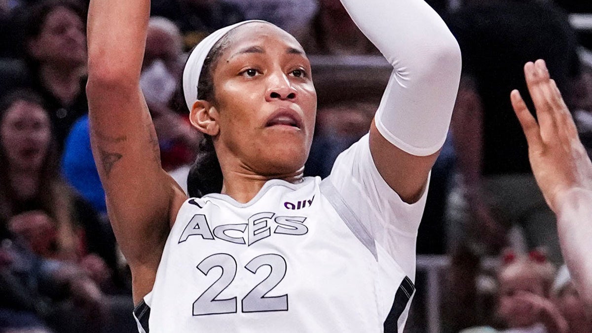 A'ja Wilson menembak