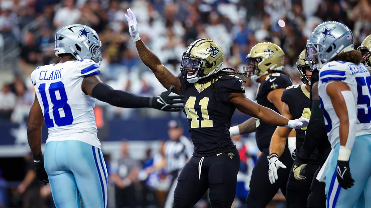 Alvin Kamara celebrates a touchdown