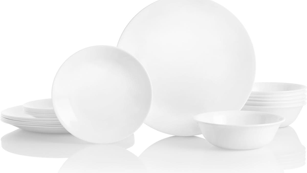 This set of 6 service plates are great for extra guests.