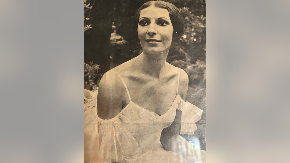 A black and white photo of Anne Allan as a ballerina.