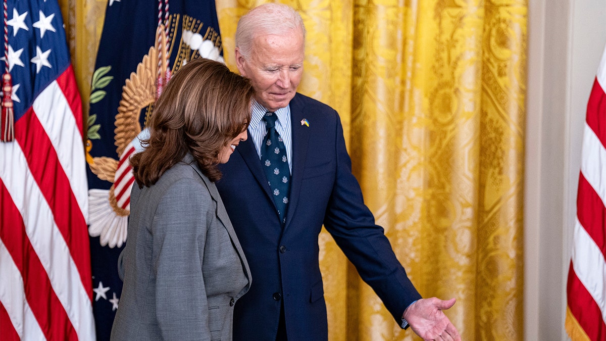 El presidente Biden y la vicepresidenta Kamala Harris asisten a un acto sobre la violencia armada