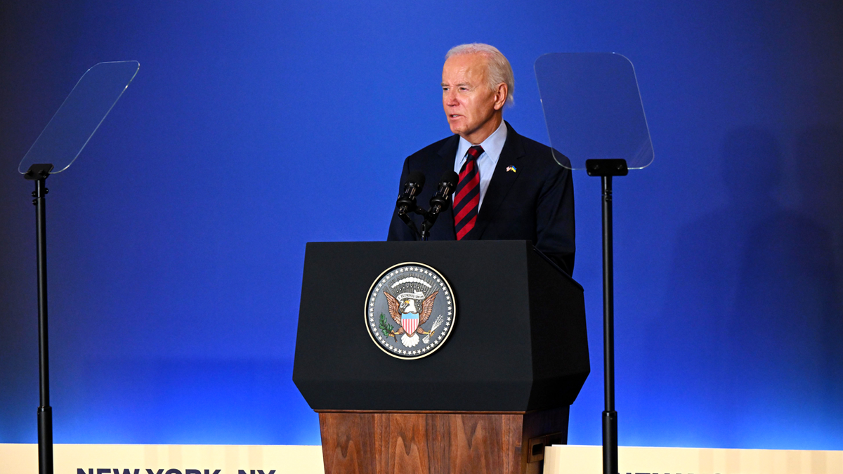 Biden habla en un acto