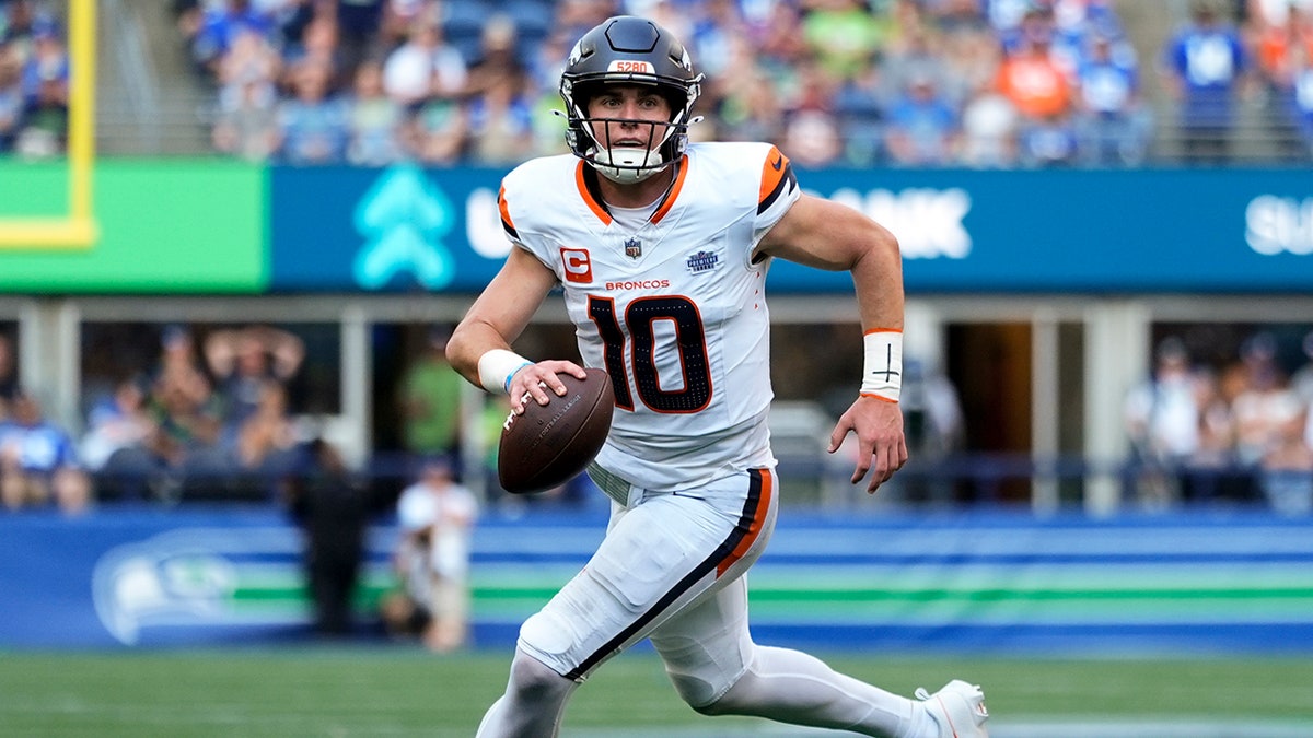 Bo Nix en acción