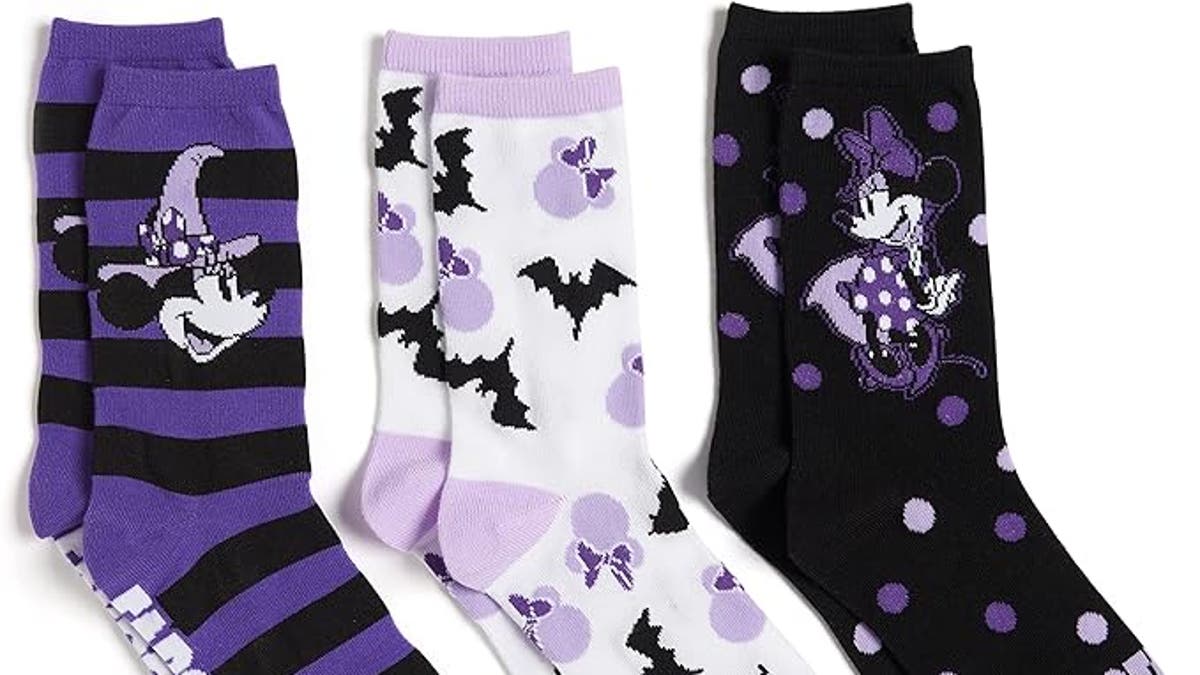 Pruébate estos calcetines de Halloween Disney.